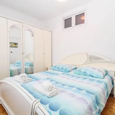 Veronika Apartamento *