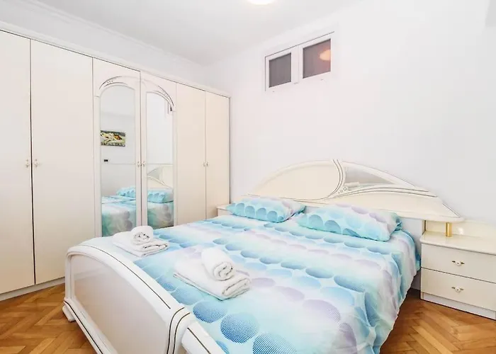 Veronika Apartamento *